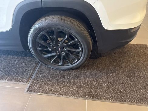 Used 2022 GMC Terrain SLE w/ Driver Convenience Package image 14