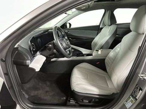 Used 2023 Hyundai Elantra Limited FWD image 11