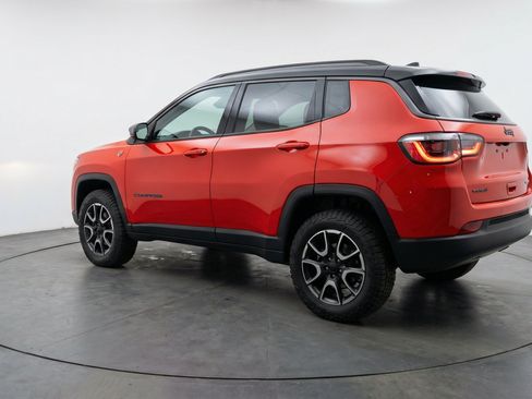 Used 2025 Jeep Compass Trailhawk AWD/4WD image 6