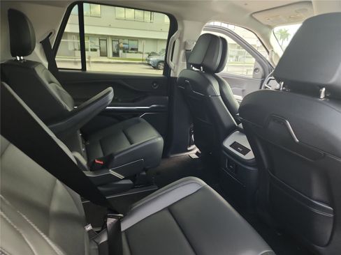 New 2026 Lincoln Navigator Premiere AWD/4WD image 21