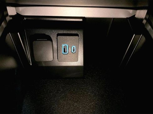 Certified 2022 Ford Explorer XLT w/ Equipment Group 202A image 32