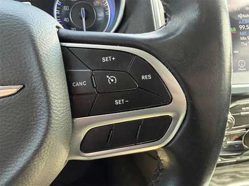 Used 2022 Chrysler 300 Touring w/ Sport Appearance Package image 26