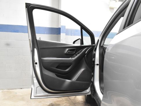 Used 2018 Chevrolet Trax LS image 8