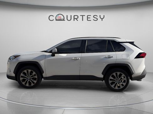 Used 2021 Toyota RAV4 Limited image 3