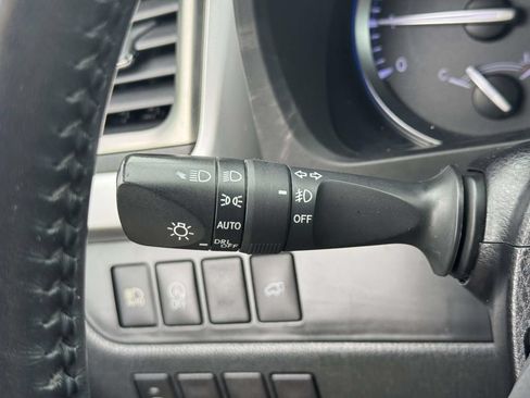 Used 2019 Toyota Highlander XLE AWD/4WD image 23