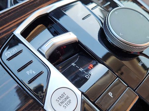 Used 2026 BMW X7 xDrive40i w/ Premium Package image 14