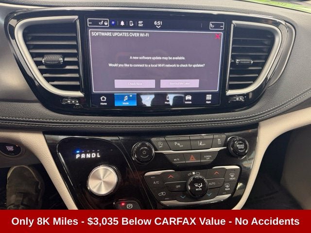 Used 2024 Chrysler Pacifica Touring-L FWD image 17
