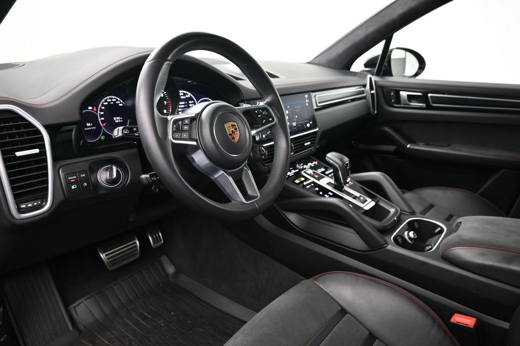 Certified 2023 Porsche Cayenne GTS w/ Assistance Package AWD/4WD image 4