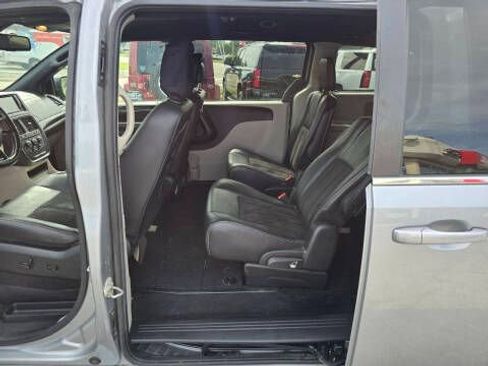 Used 2019 Dodge Grand Caravan SXT image 10