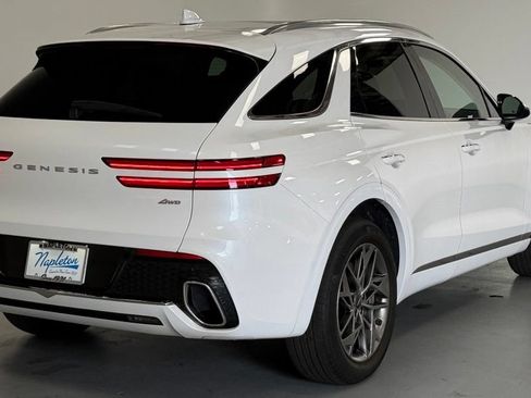 Used 2023 Genesis GV70 2.5T w/ Select Package AWD/4WD image 3