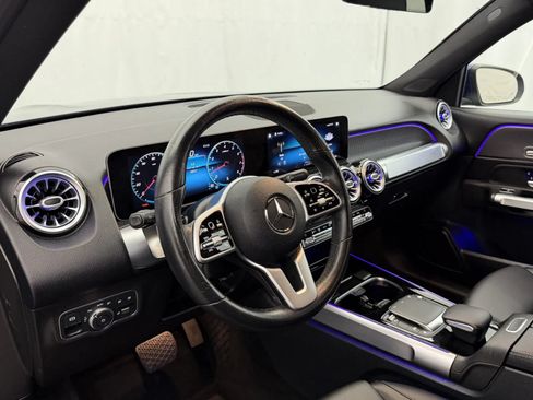 Used 2021 Mercedes-Benz GLB 250 4MATIC w/ Premium Package image 10