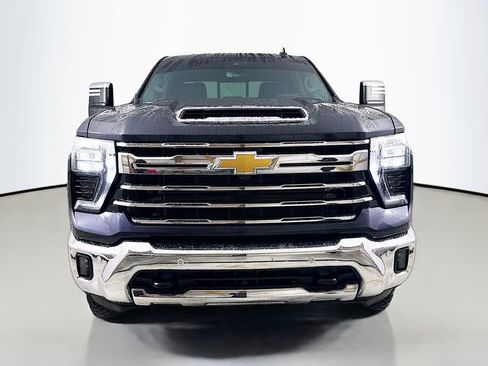 Used 2024 Chevrolet Silverado 3500 LTZ image 2