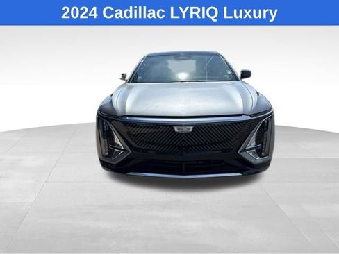 Used 2024 Cadillac Lyriq Luxury AWD/4WD image 2