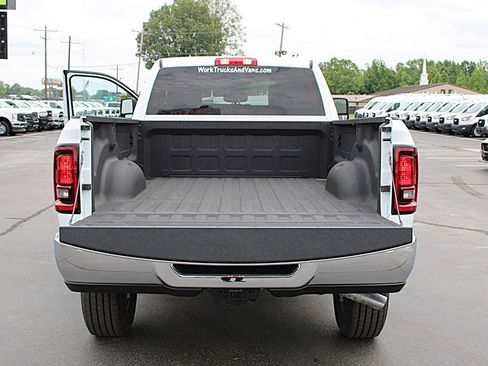 Used 2026 RAM 2500 Tradesman w/ Chrome Appearance Group AWD/4WD image 10