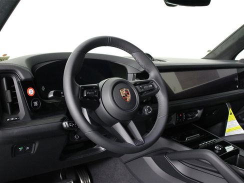 New 2026 Porsche Cayenne GTS image 4