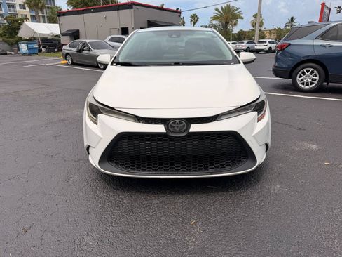 Used 2020 Toyota Corolla LE FWD image 2