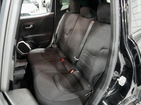 Used 2019 Jeep Renegade Latitude w/ Safety & Security Group II image 16