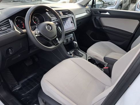 Used 2020 Volkswagen Tiguan SE FWD image 13