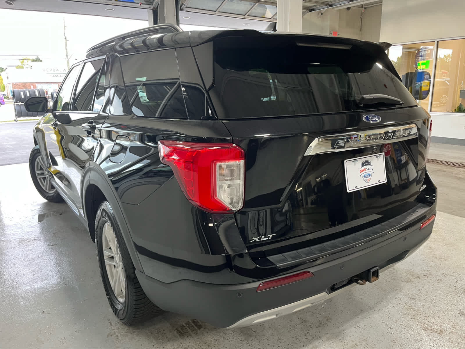 Certified 2023 Ford Explorer XLT w/ Equipment Group 202A AWD/4WD image 5