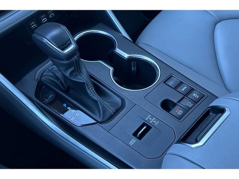 Used 2023 Toyota Highlander XLE image 23