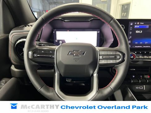 Used 2025 Chevrolet Colorado Z71 w/ Midnight Edition AWD/4WD image 13