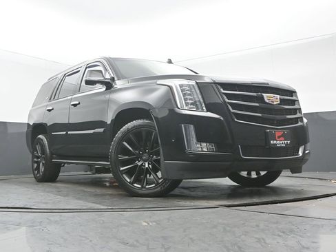 Used 2020 Cadillac Escalade Luxury w/ Escalade Sport Edition image 32