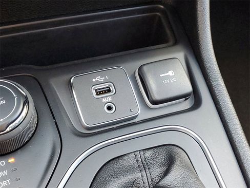 Used 2022 Jeep Cherokee Latitude Lux w/ Sun & Sound Group image 28