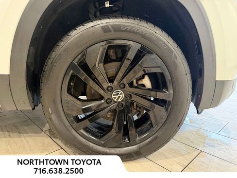 Used 2023 Volkswagen Atlas SE AWD/4WD image 28