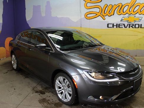 Used 2015 Chrysler 200 Limited w/ Comfort Group image 3