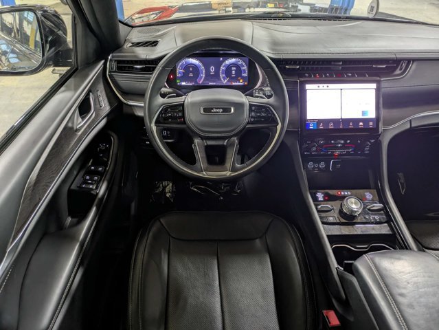 Used 2023 Jeep Grand Cherokee Overland AWD/4WD image 17