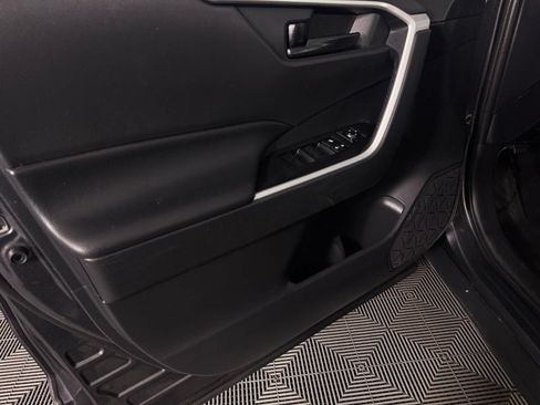 Used 2020 Toyota RAV4 LE w/ Carpet Mat Package FWD image 22