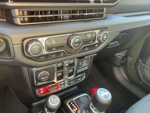 Used 2024 Jeep Wrangler Unlimited Rubicon 4xe image 29