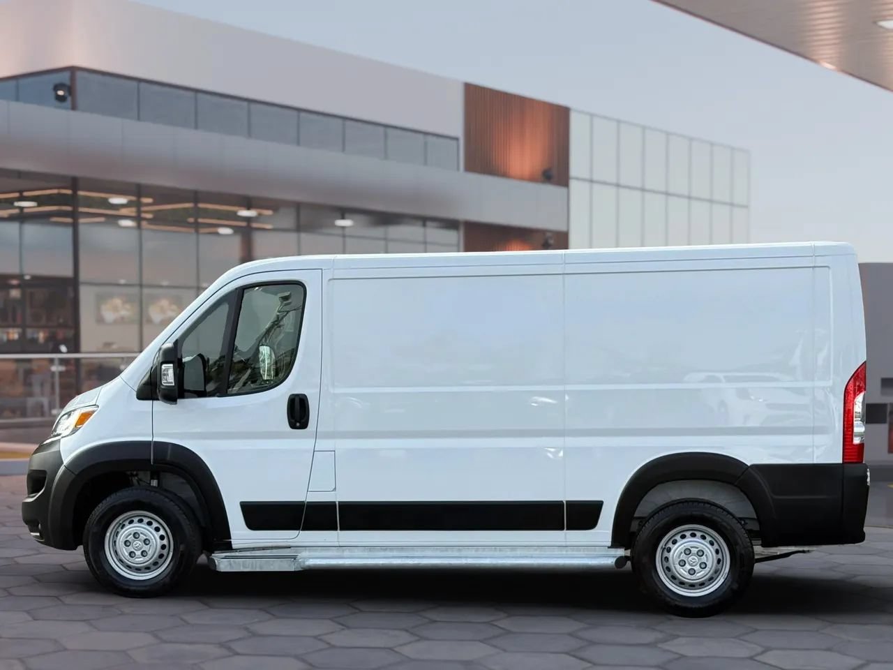 Used 2025 RAM ProMaster 2500 w/ U-Haul Equipment Group FWD image 3