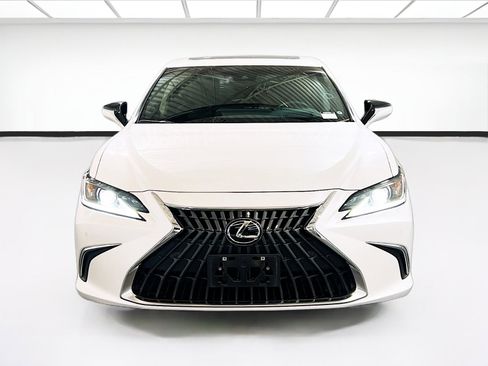 Used 2025 Lexus ES 300h w/ Premium Package image 2