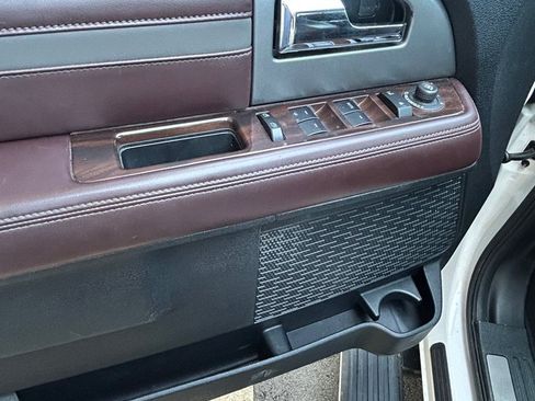 Used 2016 Ford Expedition Platinum RWD image 6