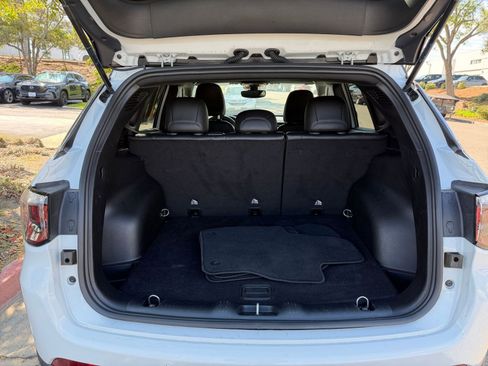 Used 2025 Jeep Compass Limited image 31