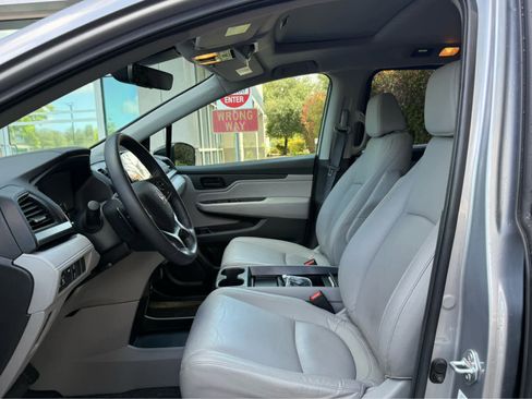 Used 2023 Honda Odyssey EX-L image 3