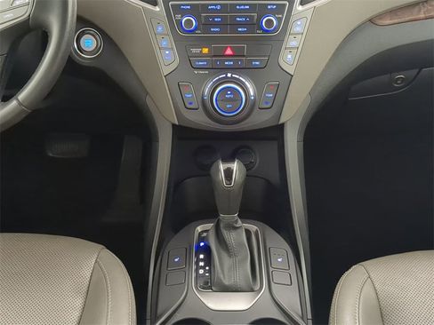 Used 2017 Hyundai Santa Fe Limited image 22