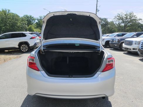 Used 2014 Toyota Camry FWD image 7
