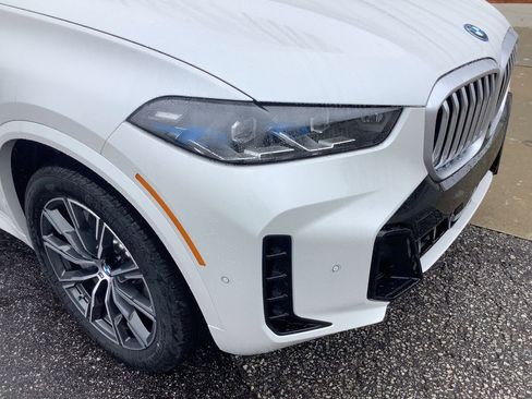 Used 2026 BMW X5 xDrive50e w/ M Sport Package AWD/4WD image 11