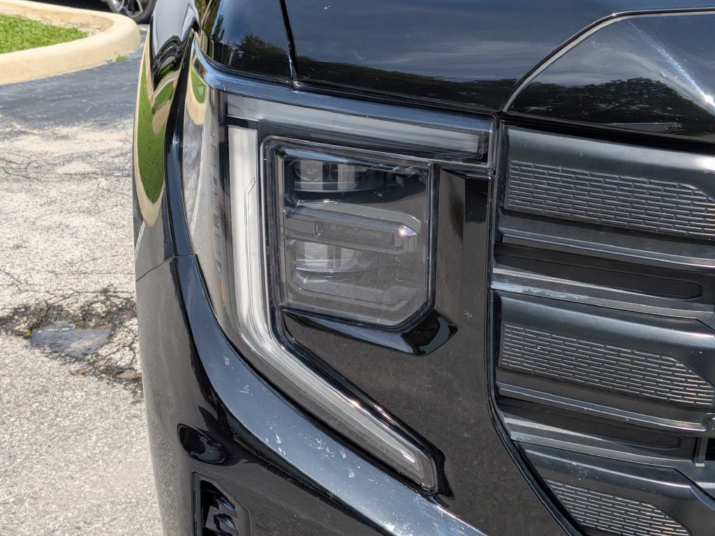 Certified 2025 GMC Sierra 1500 Pro w/ Graphite Edition AWD/4WD image 10