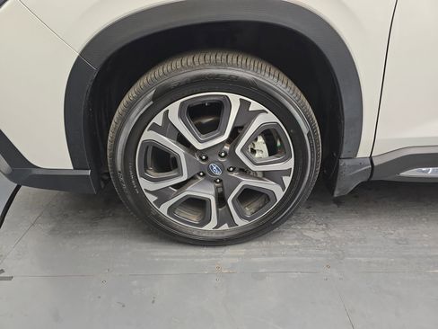 Used 2024 Subaru Ascent Limited w/ Technology Package image 12