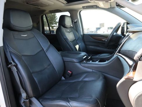 Used 2020 Cadillac Escalade Luxury image 29