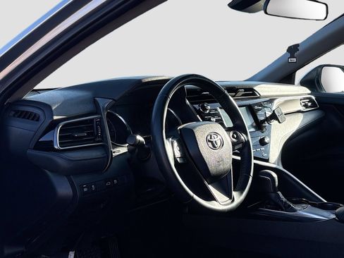 Used 2020 Toyota Camry SE FWD image 9