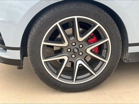 New 2025 Land Rover Range Rover Velar Dynamic SE image 15