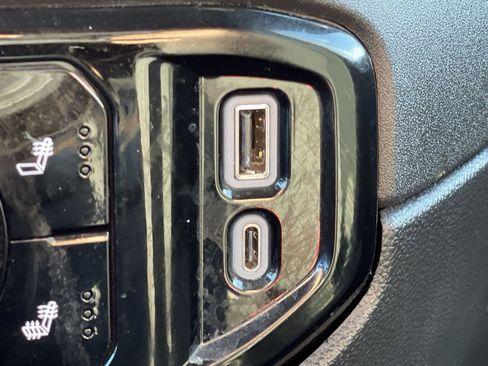 Used 2025 Chevrolet Silverado 2500 LT AWD/4WD image 38