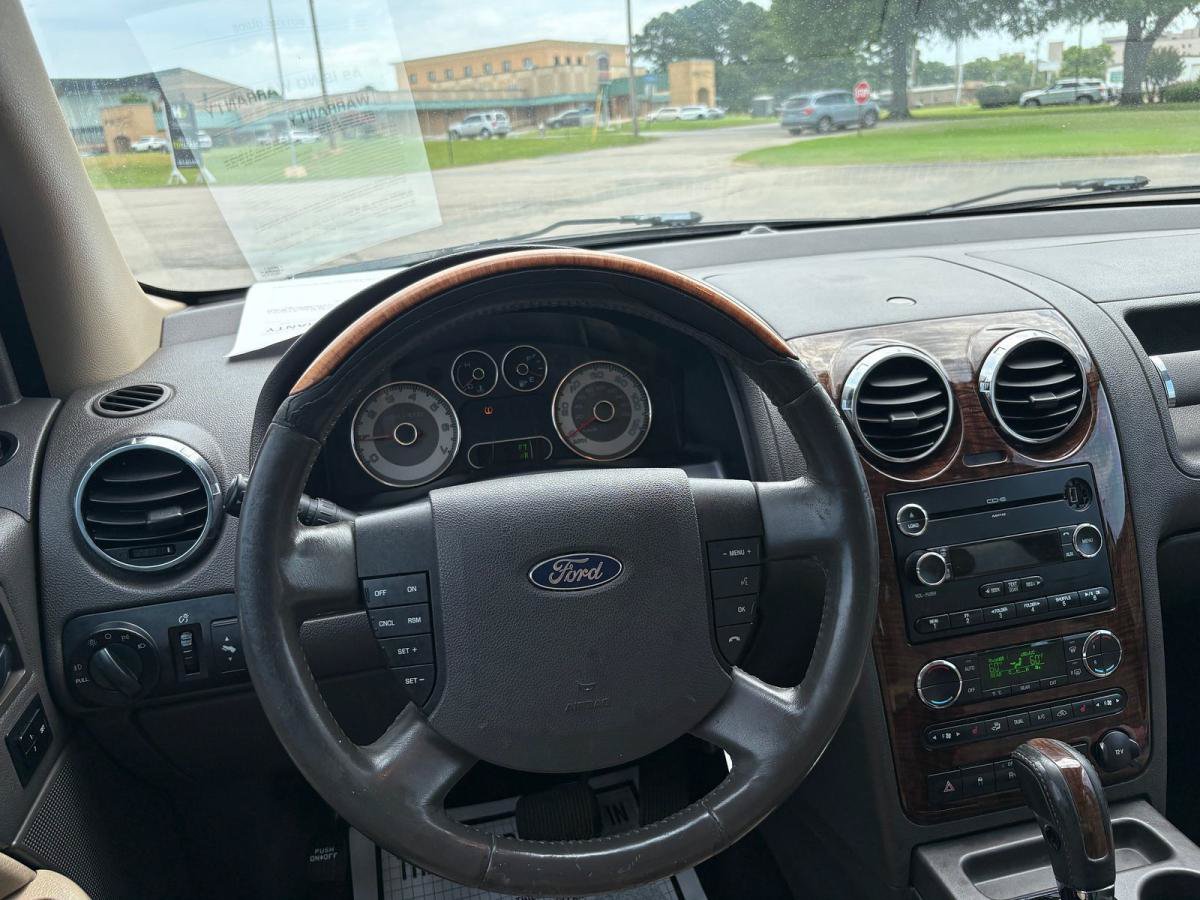 Used 2008 Ford Taurus X Limited FWD image 9