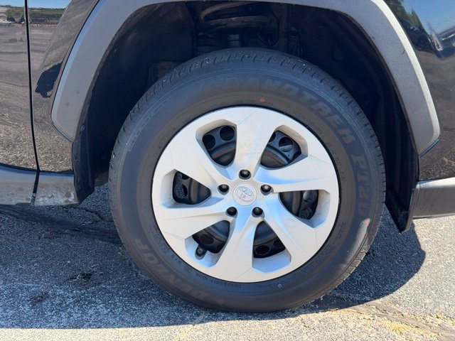 Used 2025 Toyota RAV4 LE AWD/4WD image 16