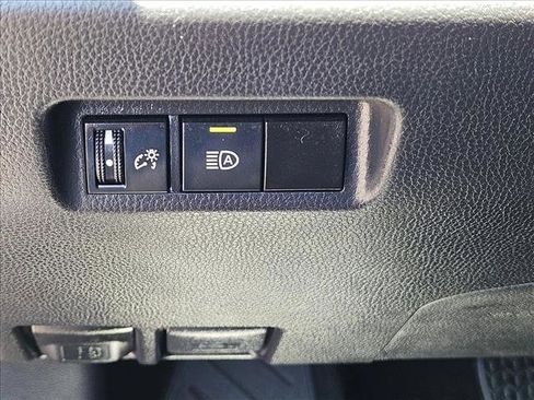 Used 2025 Toyota RAV4 XLE FWD image 15