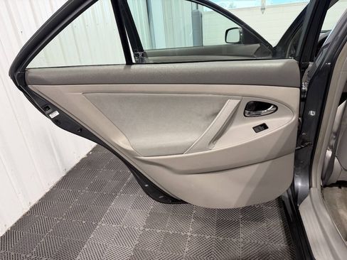 Used 2009 Toyota Camry LE FWD image 18